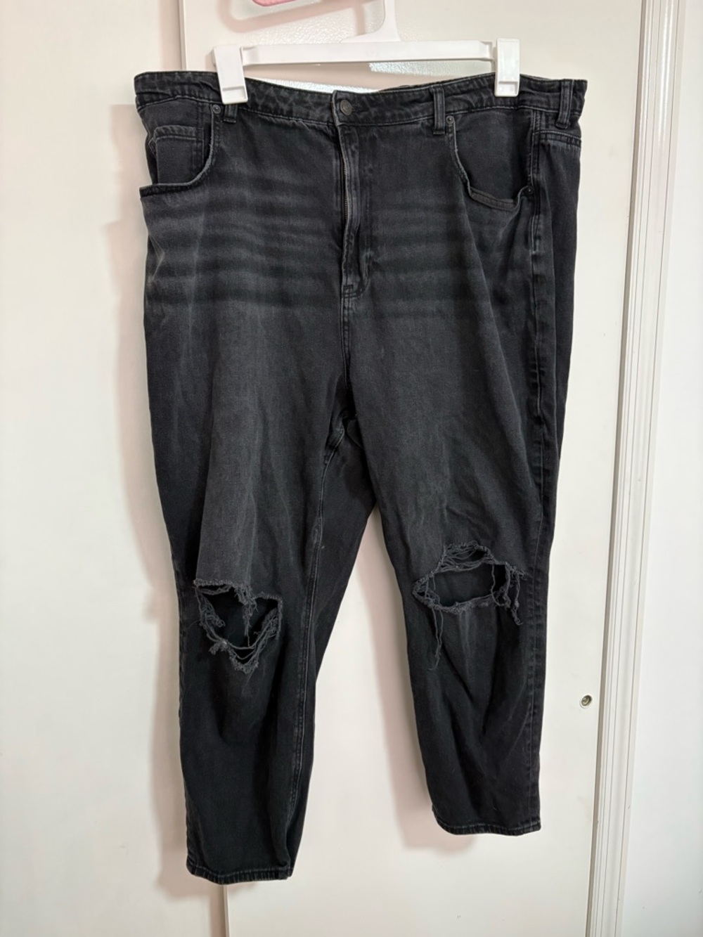 American Eagle High Waisted Black Mom Jeans - size 22 short